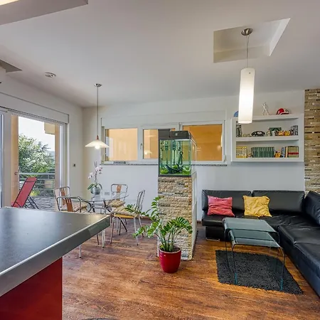 דירה Ad Maiora With Shared Pool