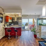 Ad Maiora With Shared Pool Apartman *