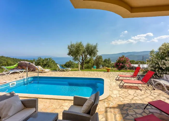 Ad Maiora With Shared Pool Appartement *