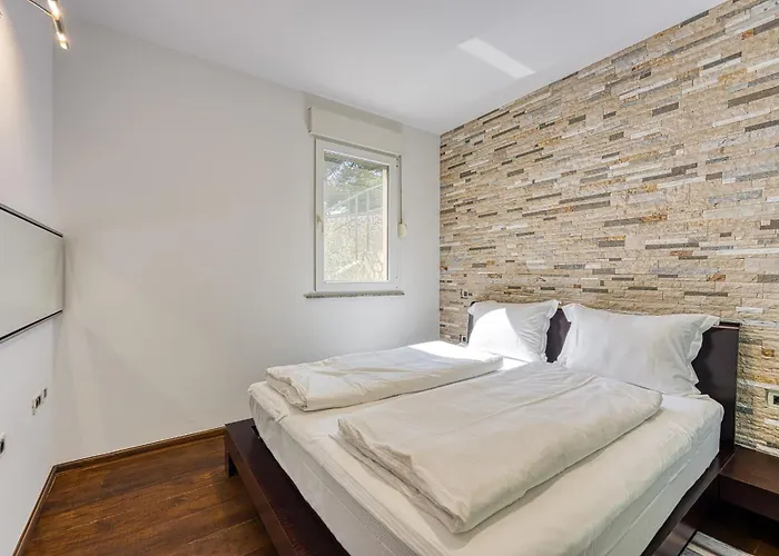 Ad Maiora With Shared Pool Appartement Rabac